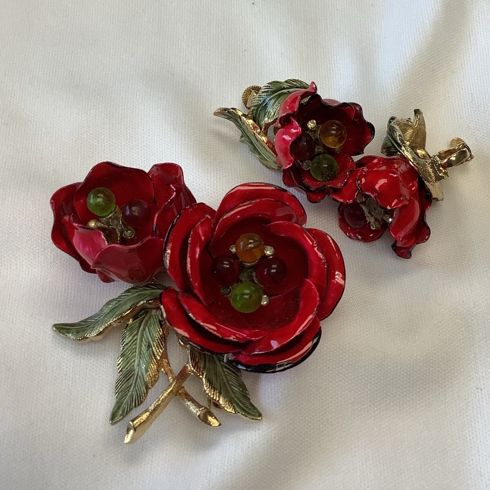 Flower brooch and earrings